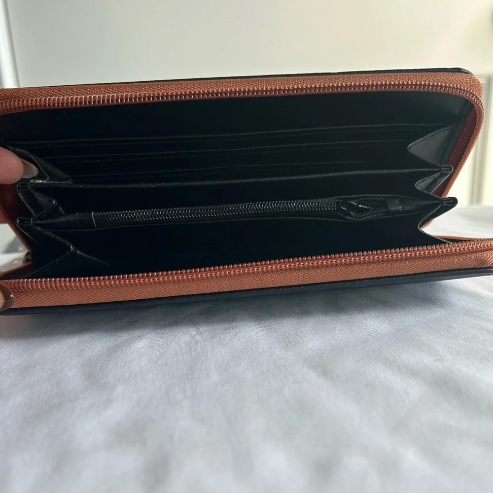 White Mountain Black Wristlet with Brown Strap - Picture 4 of 6